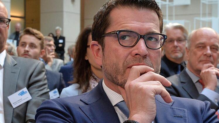 Will sich im Wahlkampf für die CSU "voll einbringen": Karl Theodor zu Guttenberg - hier bei einer Konferenz iim vergangenen Herbst in Berlin. Foto: Maurizio Gambarini/dpa