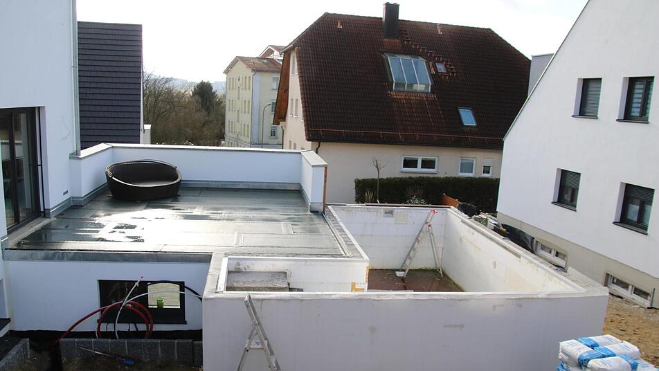 Streit um Swimmingpool-Bau in Forchheim: "Hier werden wir mutwillig vor