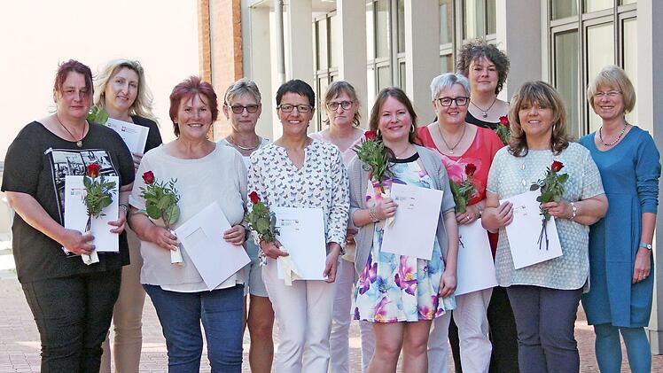 Elf Praxisanleiterinnen aus Einrichtungen der Caritas absolvierten eine Aufbauweiterbildung.  Foto: PR