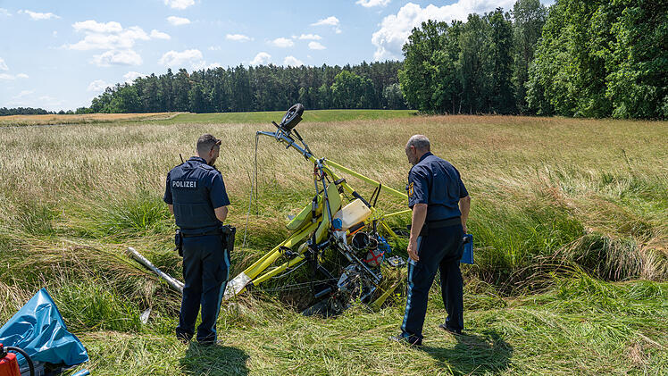 Forsthub (Kreis Coburg): Trike-Gleitschirm stürzt über Wiese ab - Pilot schwer verletzt
