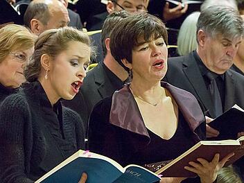 Als Solisten beeindruckten Marie Smolka (links) und Nele Gramß.