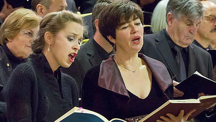 Als Solisten beeindruckten Marie Smolka (links) und Nele Gramß.
