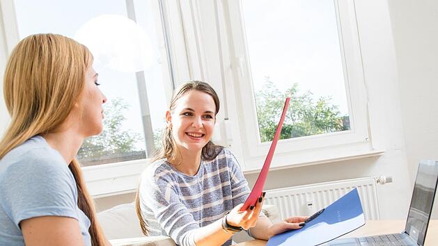 Auch nach dem 1. September werden noch Ausbildungsstellen frei. Ein aussagekr&auml;ftiges Anschreiben ist mit das Wichtigste f&uuml;r eine erfolgreiche Bewerbung.  Foto: Christin Klose/dpa
