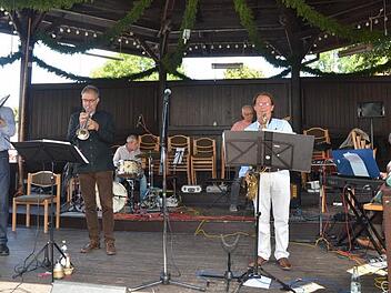 Mit eigenen Swing-Arrangements begeisterte die Gruppe Big Bonn Special ihre Zuhörer beim Freischießen in Kronach. Foto: Karl-Heinz Hofmann