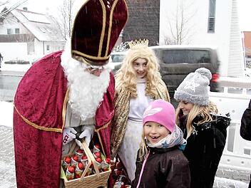 Der Nikolaus und das Christkind kamen zu Besuch. Foto: Richard Sänger
