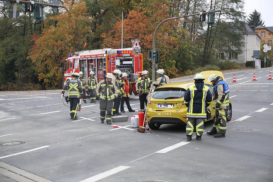 Vier Personen nach Kreuzungsunfall verletzt