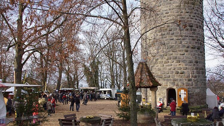 Mit einsetzender Dämmerung wurde es so richtig romantisch rund um den Wallburgturm.