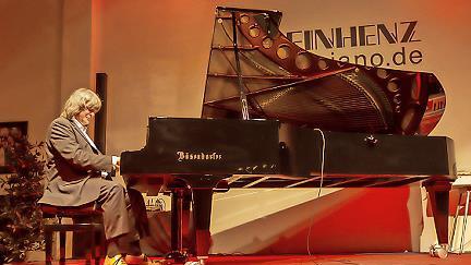 Ein Meister seines Genres: Axel Zwingenberger aus Hamburg, kommt wieder auf die Piano-Bühne.