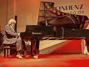 Ein Meister seines Genres: Axel Zwingenberger aus Hamburg, kommt wieder auf die Piano-Bühne.