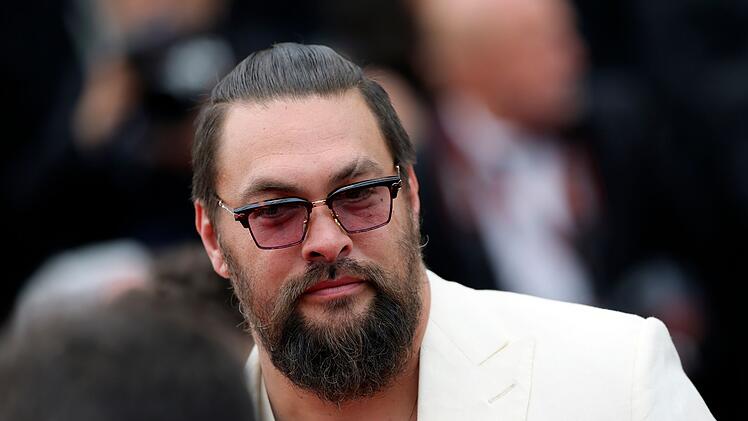 Jason Momoa braucht nicht viel, um glücklich zu sein.