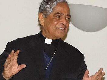 Der bengalische Bischof Theotonius Gomes schilderte die Spirale der Arbeit in seinem Heimatland und wie man ihr begegnen könne. Foto: Johana Eckert