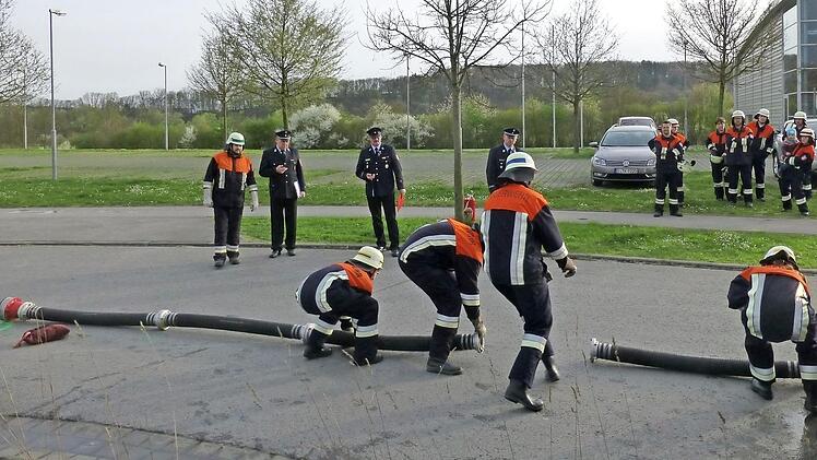 Die Feuerwehr Großenbrach hält sich immer fit für Einsätze. Das Foto entstand bei einer Leistungsprüfung. Foto: Harald Neugebauer