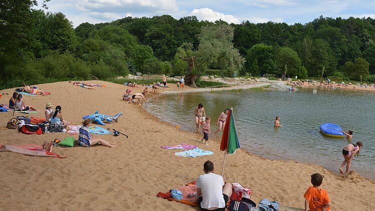 Der seit 2012 betriebene Naturbadesee in Frensdorf wurde zu über 50 Prozent mit EU-Geldern finanziert.  Ronald Rinklef/Archiv