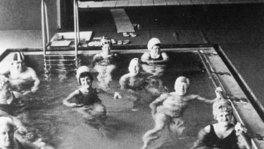 Von 1976 bis 1985 badeten die Besucher des Thermalbades in diesem provisorischen Becken. Foto: Archiv Obermain-Therme