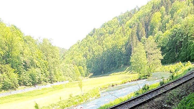 Entspannt durchs blühende Wiesenttal Foto: Ronald Heck