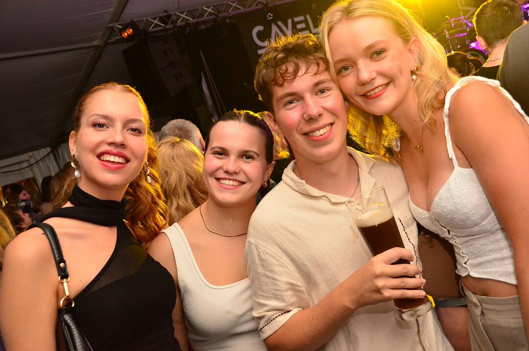 Party mit der Band "CAVELAND"