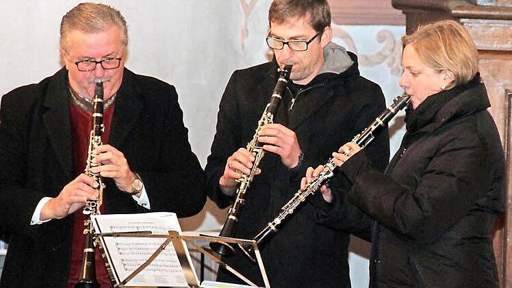 Das Klarinetten-Trio stimmte die Besucher in der Höchstadter Kirche auf Weihnachten ein.  Fotos: Blum