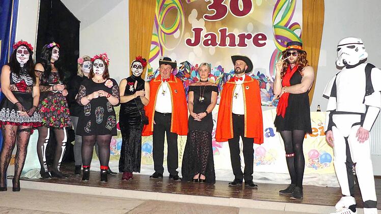 Die besten Masken wurden prämiert: "Conchita Wurst", Sturmtrupp aus "Star Wars", Gruppe "Dia des Los Muertos".