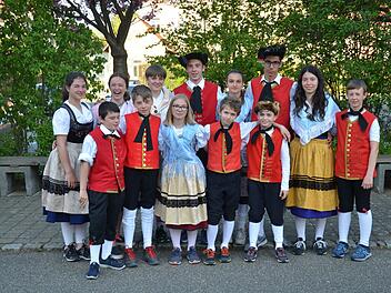 Die jungen Sportler wurden mit einer fränkischen Tracht eingekleidet.  Foto: privat