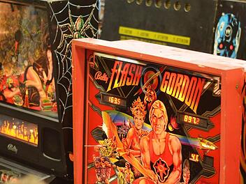 Die Teilnehmer erwarteten auf den Automaten meist Helden aus der Vergangenheit. Foto: Nikolas Pelke