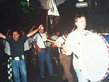Beim ersten Landesliga-Aufstieg 2000 kannte die Freude beim SV Friesen keine Grenzen. Es wurde tagelang im Dorf gefeiert. Foto: SV Friesen