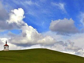 Wechselhaftes Aprilwetter mit Wolken, Regen und (kaum) Sonnenschein bestimmt im Juni die Wetterlage in Bayern. Foto: Karl-Josef Hildenbrand / dpa