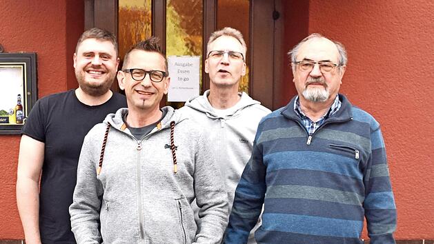 Der neue und wiedergewählte Vorstand der Modellfliegergruppe (v. l.): Philipp Dorsch (Schriftführer), Fabian Thiem (neuer Vorsitzender), Sven Kupfer (Kassierer) und Heinrich Windischmann (neuer Zweiter Vorsitzender). Beim Termin verhindert war der Jugendvertreter Julian Schmidt.