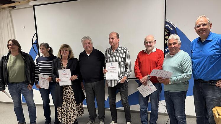 Beim TSV Ebermannstadt standen Ehrungen an (v. l.): Matthias Vogler, Adelgunde Godde, Margarete Eckert, Zweiter Vorsitzender Georg Striegel, Harald Bittel, Herbert Schmidhuber, Gerhard Kohlbauer und Vorsitzender Konrad Schlebusch.