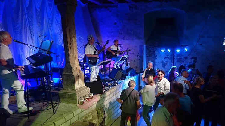 Schlossfest in Ebenhausen mit der JETs REvival Band.Matthias Dees