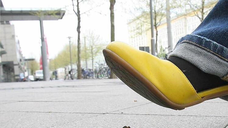 Kleines Häufchen, großes Ärgernis: Weil es immer noch Hundehalter gibt, die sich nicht um die Hinterlassenschaften ihrer Tiere kümmern, fordern CSU und JC jetzt Maßnahmen.Peter Förster/dpa
