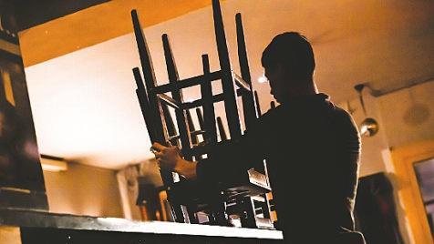 Die dunkle Seite einer Branche: In vielen Kneipen, Restaurants und Hotels wird noch immer der Mindestlohn unterlaufen. Die Gewerkschaft NGG fordert mehr Betriebskontrollen durch den Zoll. Foto: Tobias Seiffert/NGG