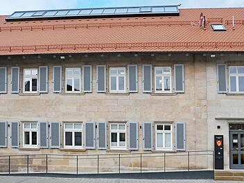 Das Rathaus in Langensendelbach ist saniert worden. Fotos: Karl Heinz Wirth