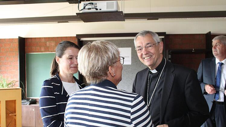 Christiane Meyer und Rosi Kraus im Gespräch mit Erzbischof Ludwig Schick Foto: Carmen Schwind
