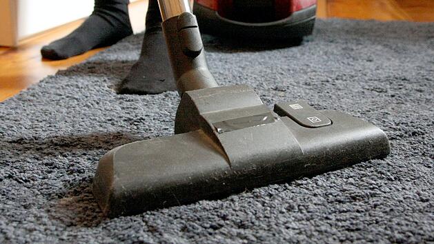 Darf ich am Sonntag staubsaugen? So ist die gesetzliche Lage