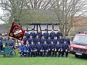 Zum Jubiläum wurde auch der historische Spritzenwagen (links) herausgeputzt.