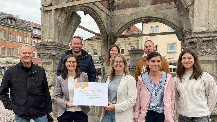 Gemeinsamer Rundgang durch die Stadt und offizielle &Uuml;bergabe der Urkunde.