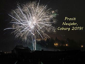 Silvesterfeuerwerk über den Dächern der Coburger AltstadtFoto: Jochen Berger