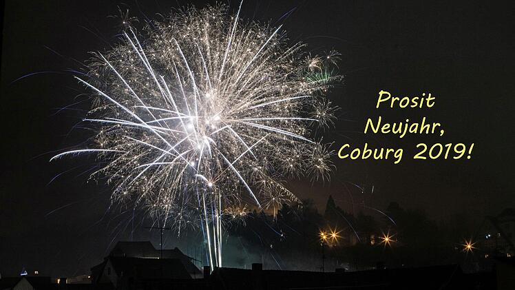 Silvesterfeuerwerk über den Dächern der Coburger AltstadtFoto: Jochen Berger