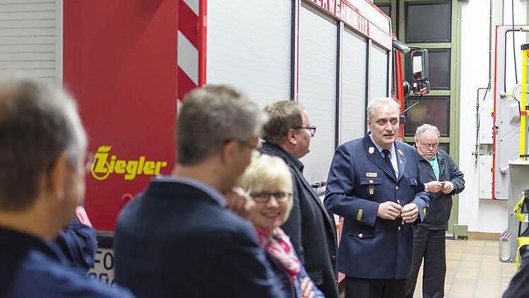 Die Forchheimer Stadträte besichtigen die Ausrüstung der Forchheimer Feuerwehr. privat