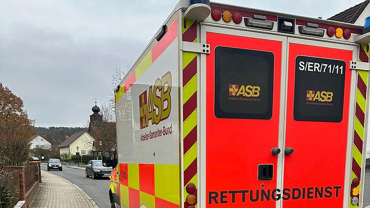 Bubenreuth: Feuerwehr muss Wohnungstür aufstemmen - Frau verletzt