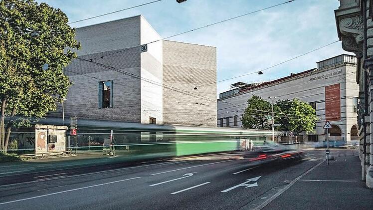 Das erweiterte Kunstmuseum Basel mit dem Neubau links und dem Hauptbau rechts im Hintergrund. Foto: djd/Basel Tourismus/juliansalinas.ch