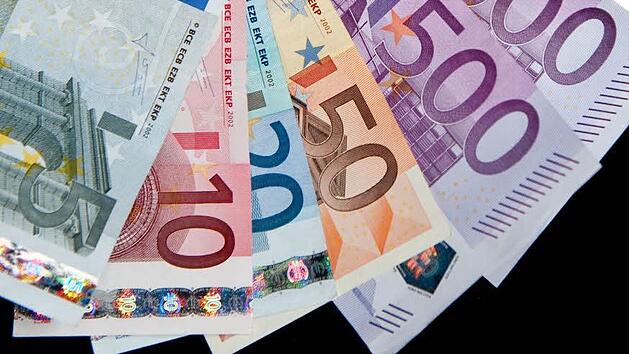 Im Kreis Miltenberg hat sich ein Unbekannter Geld gestohlen. Einen Tag nachdem der Gesch&auml;digte den Diebstahl anzeigte, war das Geld wieder da. Symbolbild: Robert Schlesinger/dpa
