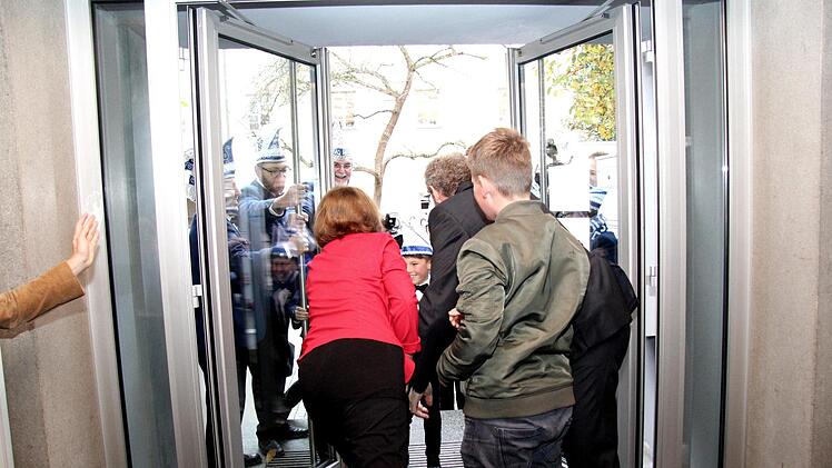 Impressionen vom Herzogenauracher Rathaussturm  Richard Sänger