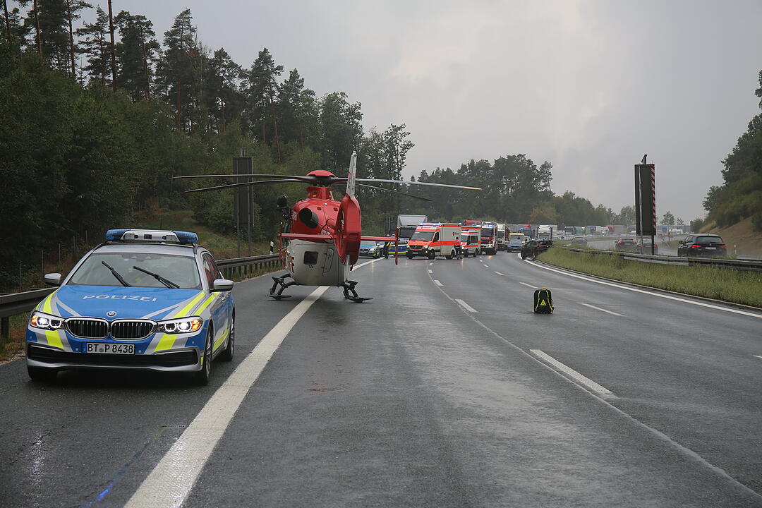 Schwerer Unfall nach Starkregen auf A9 bei Bayreuth