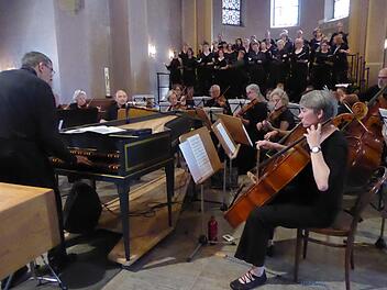 Staunenswerte Kirchenmusik an einem sonnendurchfluteten Sommermorgen: Georg Philipp Telemanns "Donner-Ode" für Soli, Chor und Orchester in der Erlöserkirche.Gerhild Ahnert