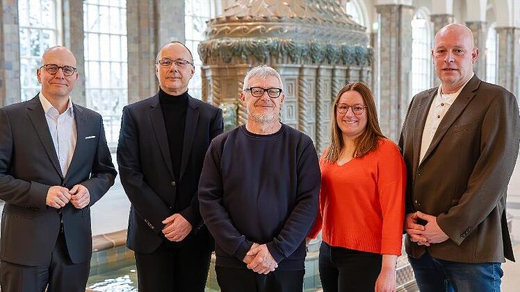 Oberb&uuml;rgermeister Dirk Vogel (von links), der Leiter der Veranstaltungsabteilung der Staatsbad Bad Kissingen GmbH, Bruno Heynen, sowie (weiter von rechts) der Kurdirektor und Gesch&auml;ftsf&uuml;hrer der Bayerischen Staatsbad Bad Kissingen GmbH, Sebastian ...