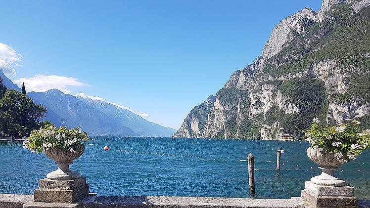 Fantastische Aussichten und ein abwechslungsreiches Programm: Das bringt ein Familienurlaub am Gardasee mit sich.