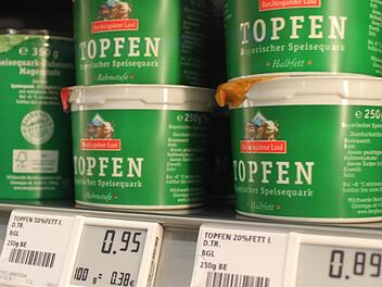 Im neuen Rewe-Markt in Ludwigschorgast werden die Preise digital angezeigt und können auf Knopfdruck zentral verändert werden. Damit ist Rewe Ludwigschorgast Vorreiter im Landkreis Kulmbach. Foto: Stephan Tiorch