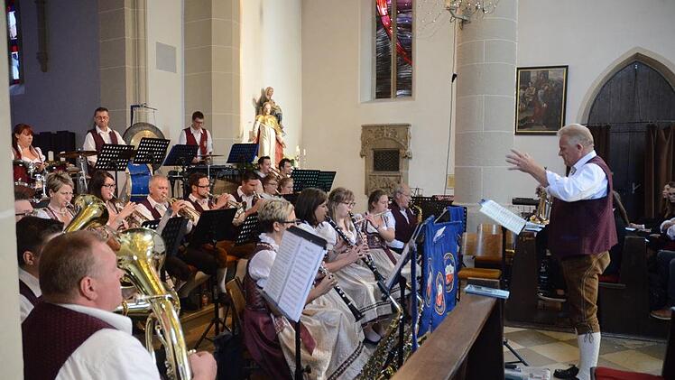 Die Kronacher Musikanten unter Leitung von Harald Scherbel. Foto: Karl-Heinz Hofmann