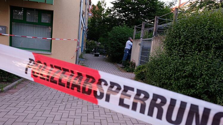 In einer Wohnung im Nürnberger Stadtteil Langwasser hat die Polizei eine Tote gefunden. Was genau dort passiert ist, ist laut Polizei noch unklar. Foto: NEWS5 / Grundmann